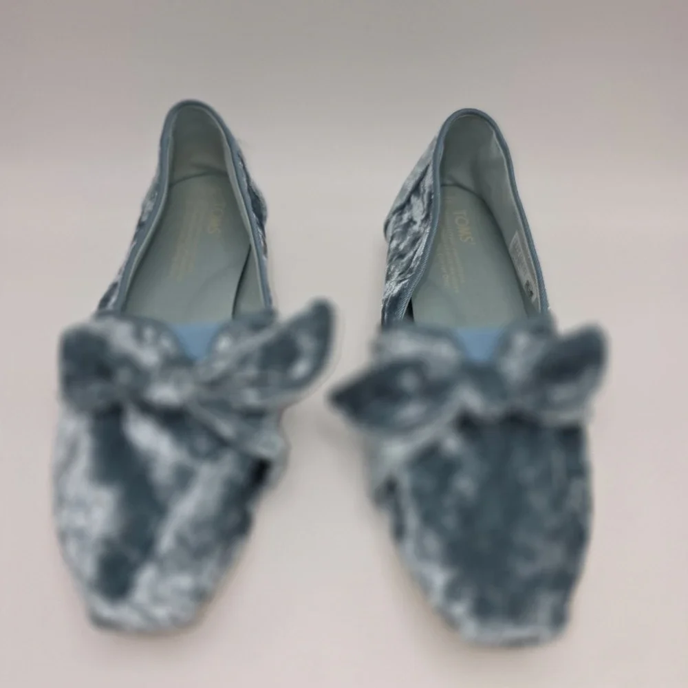 TOMS Womens Velvet Platform Sneaker with Bow - Silver  Size 8